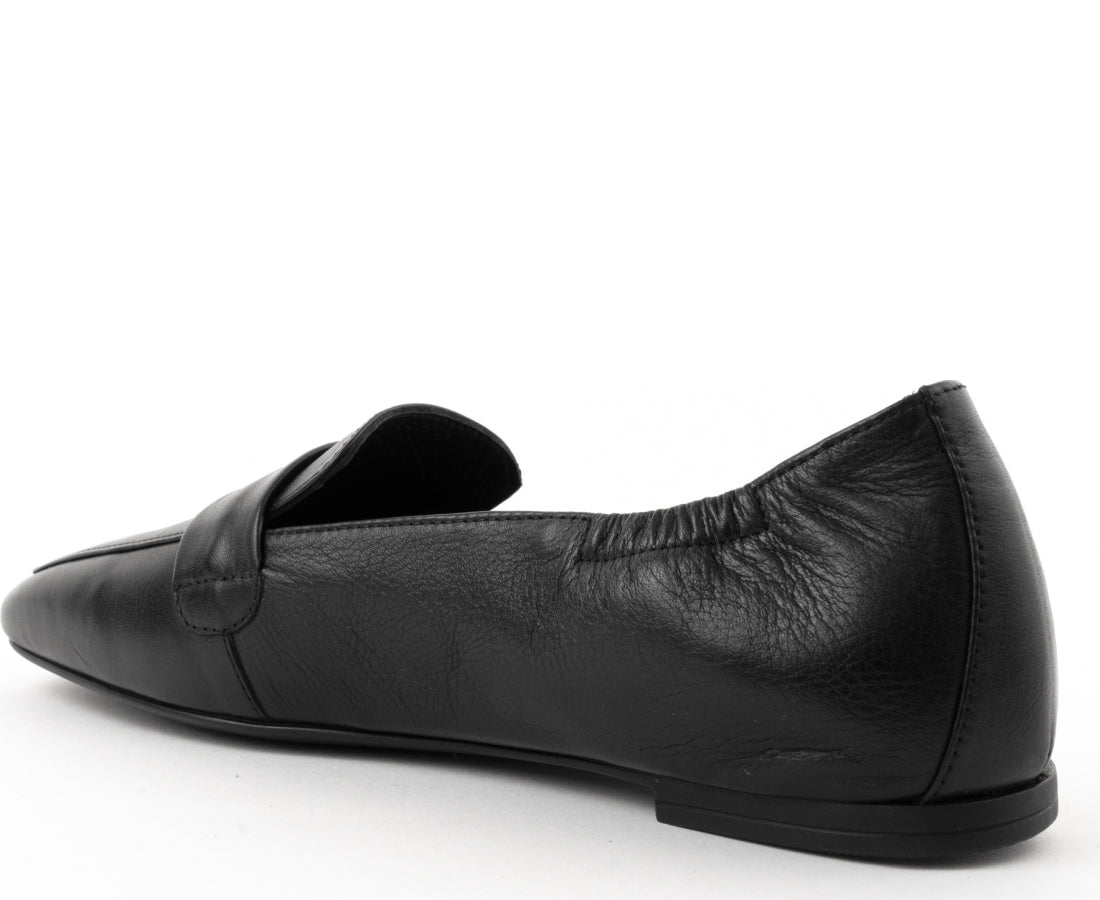 black casual closed mocasins