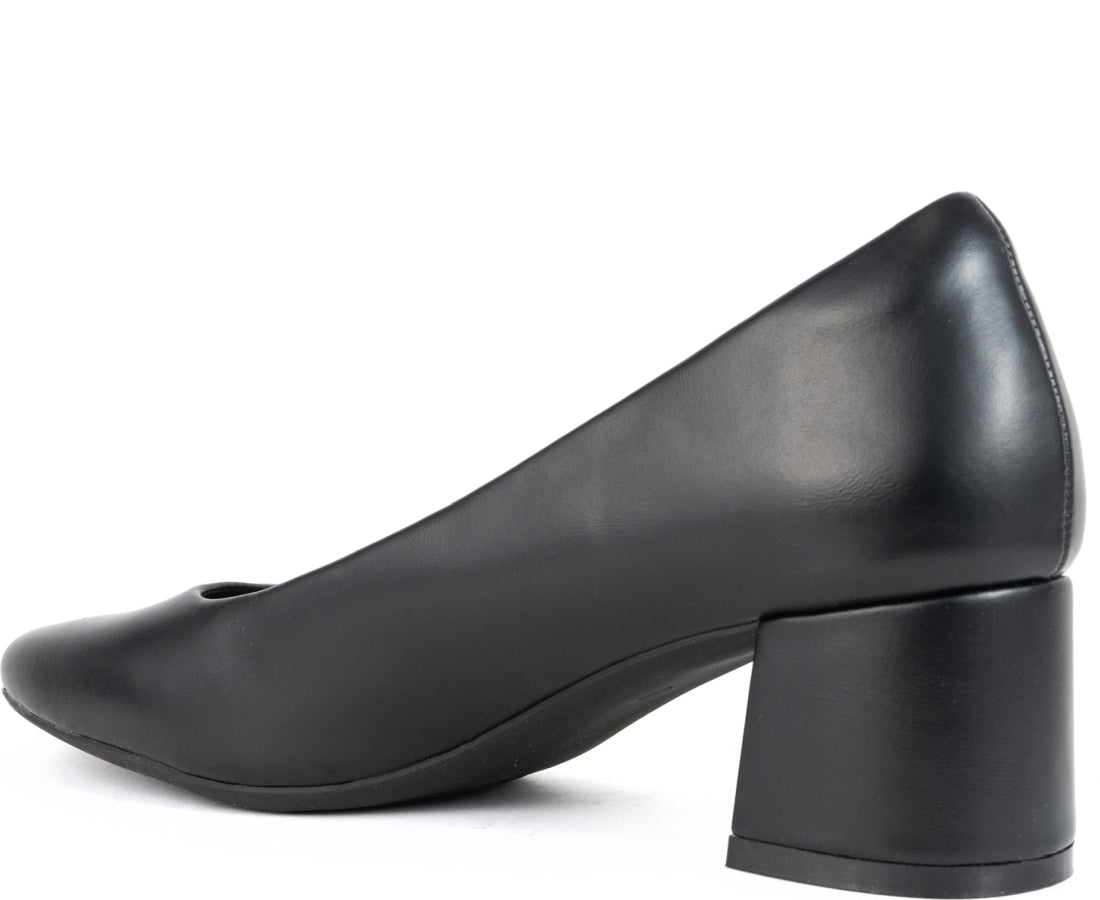 black elegant closed formal pumps