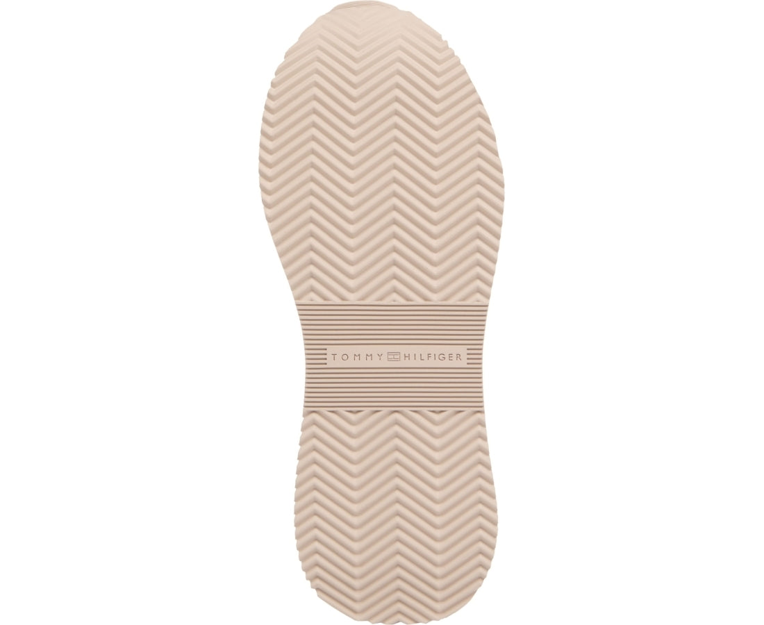 fashion runner sneaker