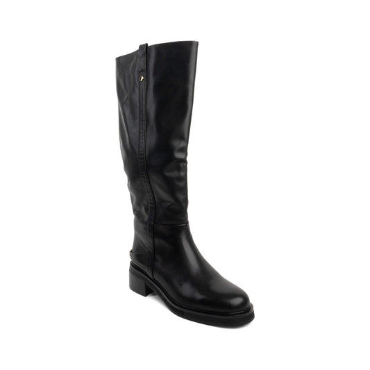 black casual closed boots