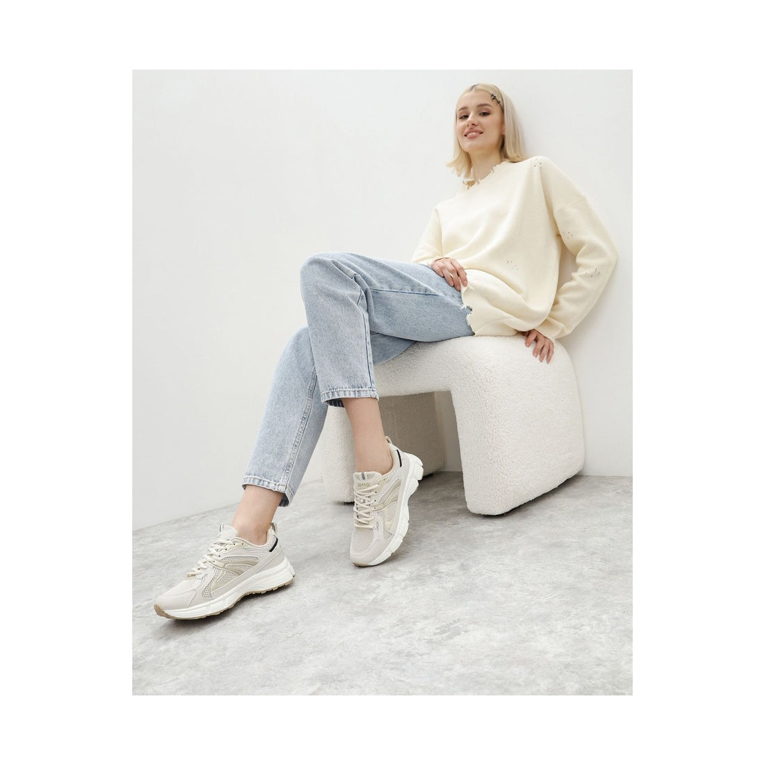 beige casual closed sneakers