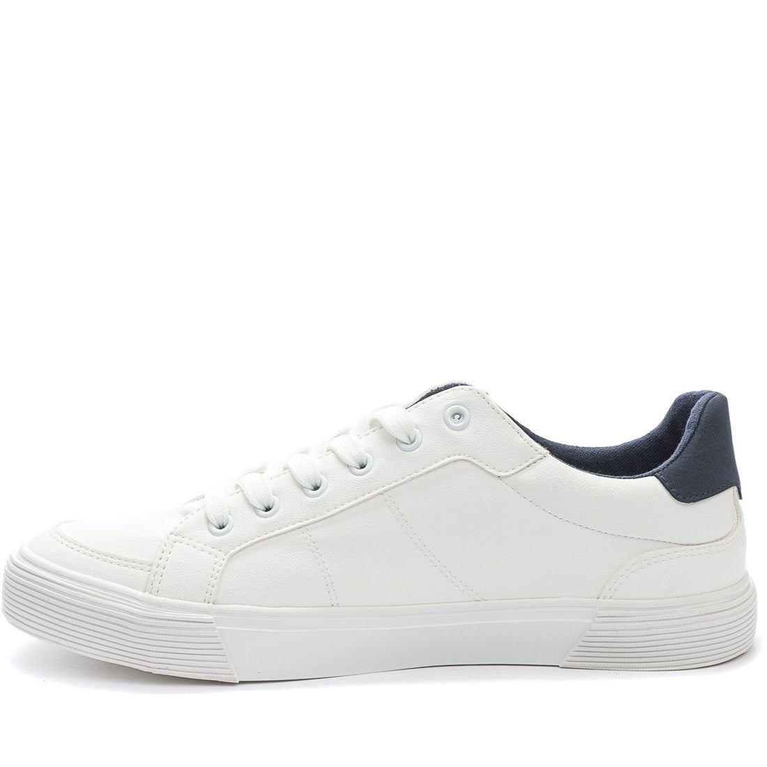 white casual closed sneakers