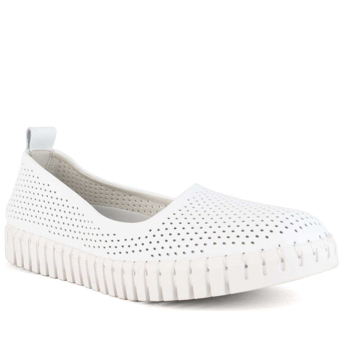 white casual closed ballerinas
