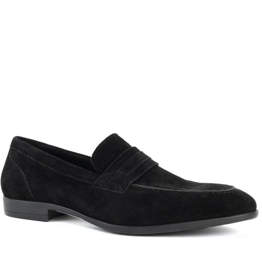 black casual closed mocasins
