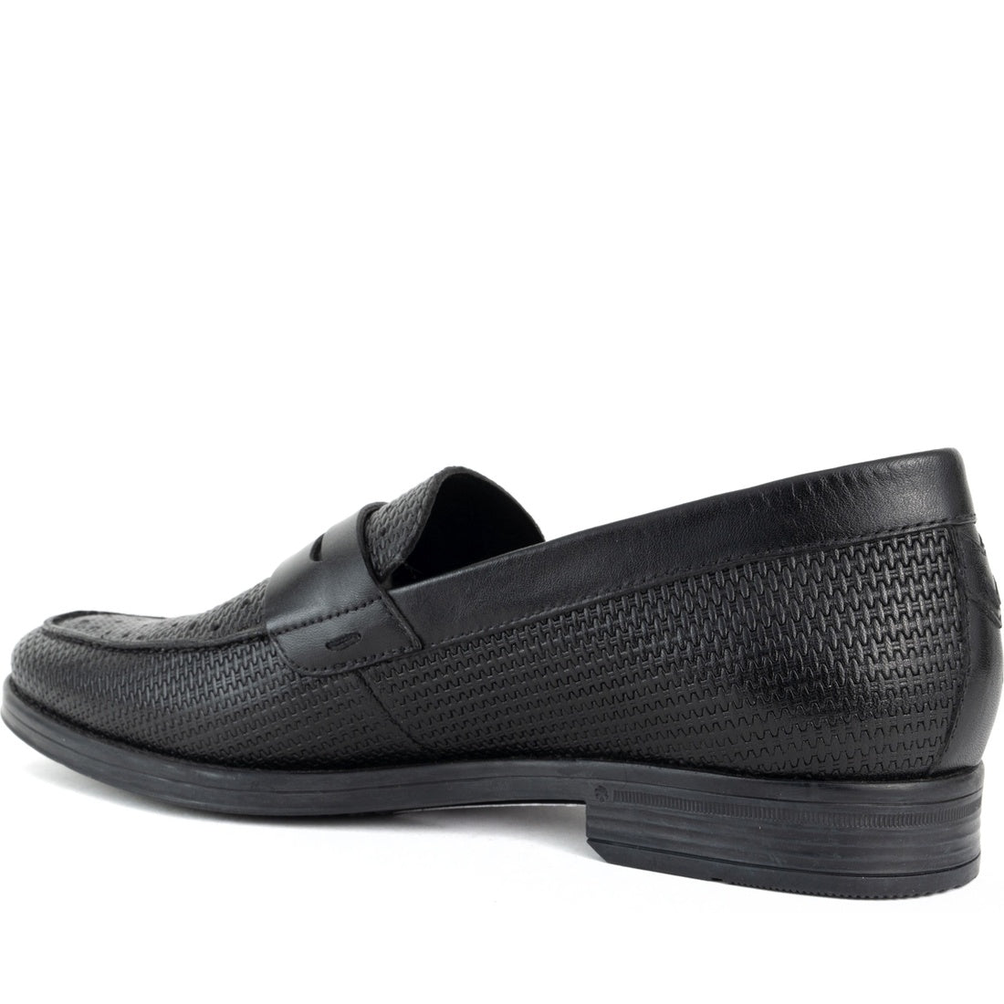 black classic closed mocasins