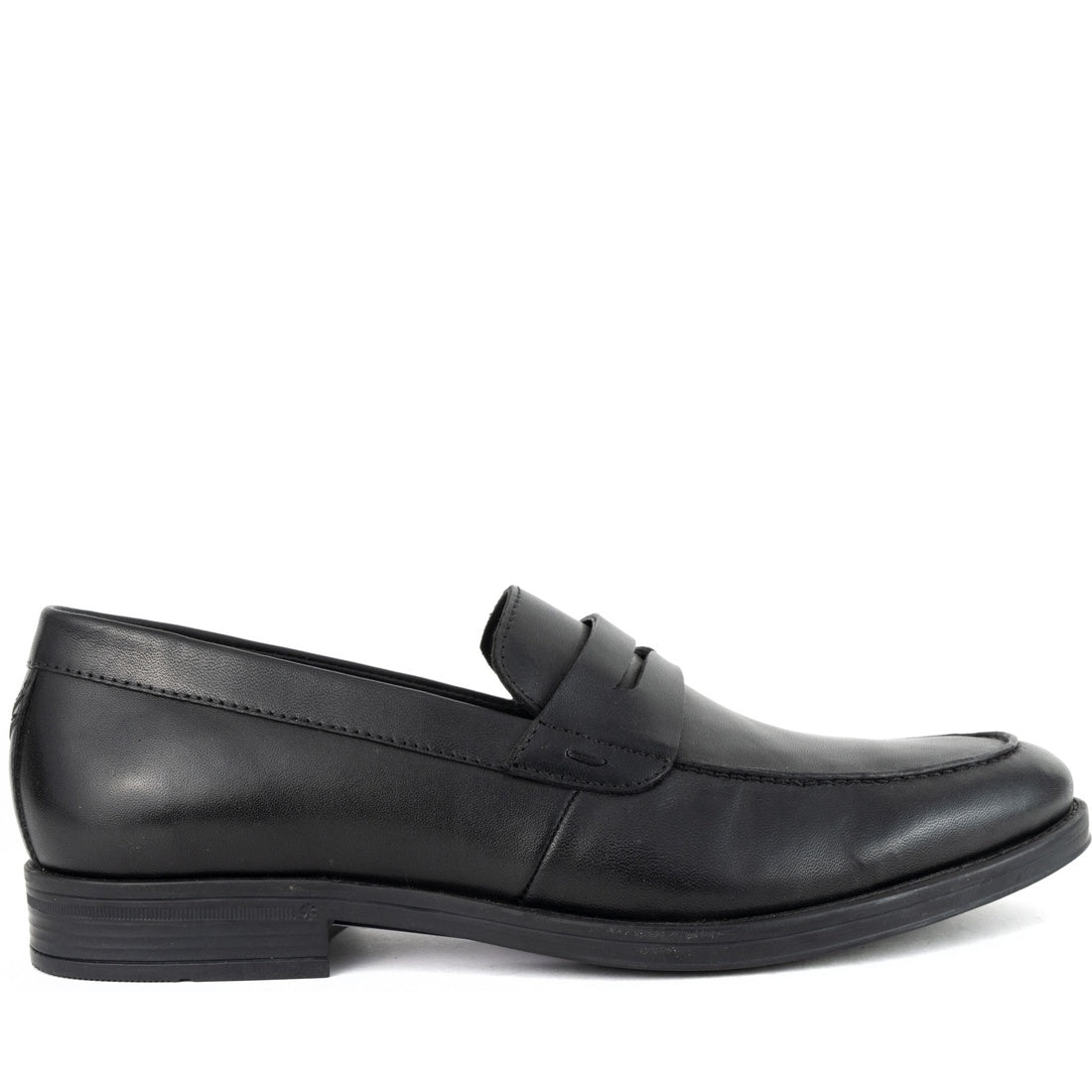 black classic closed mocasins