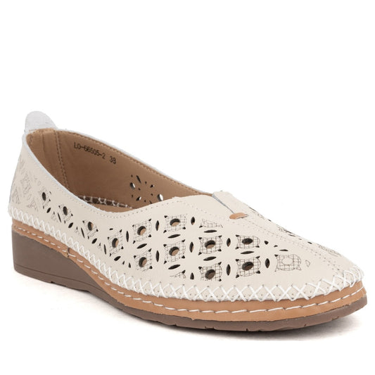 beige casual closed ballerinas