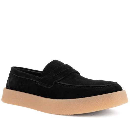 black casual closed mocasins