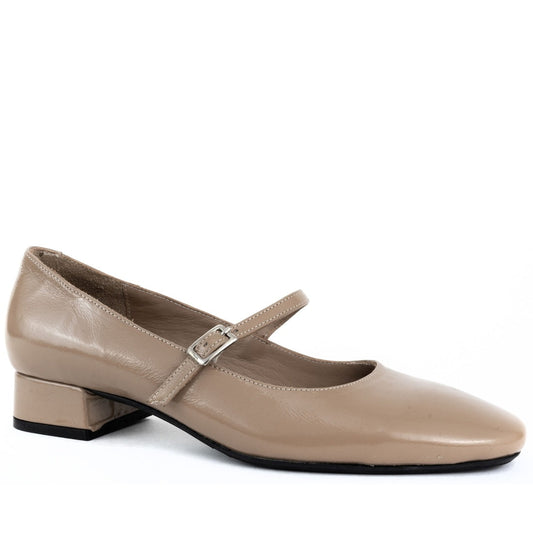 beige casual closed ballerinas