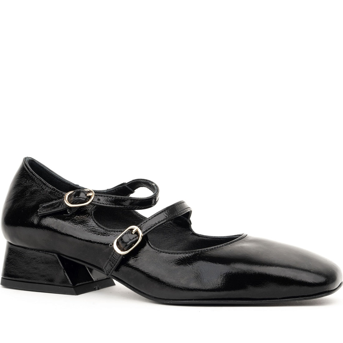 black classic closed pumps
