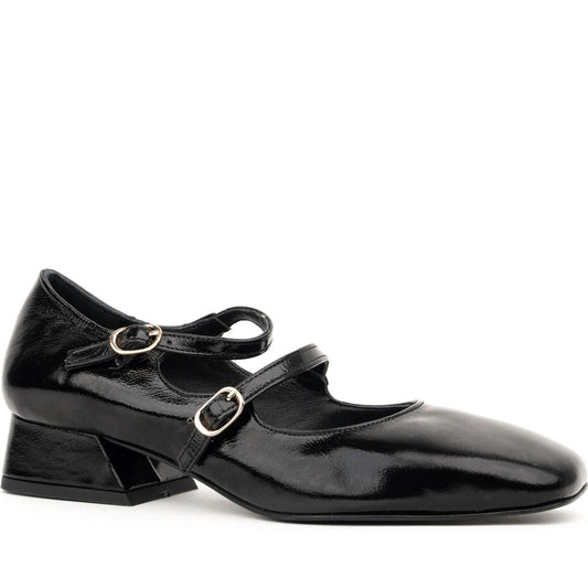 black classic closed pumps