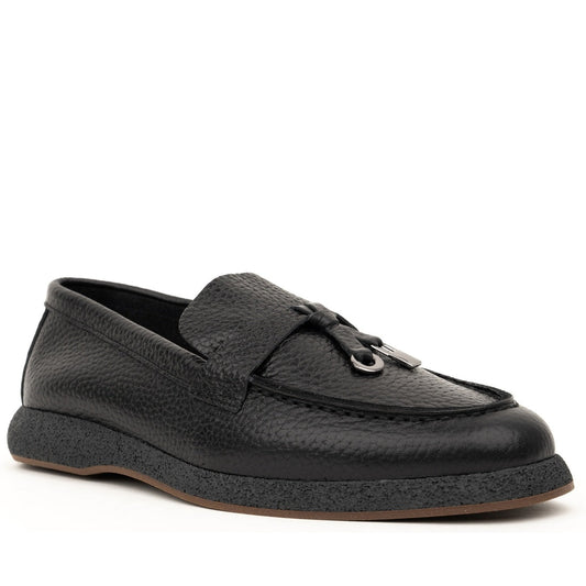 black casual closed loafers