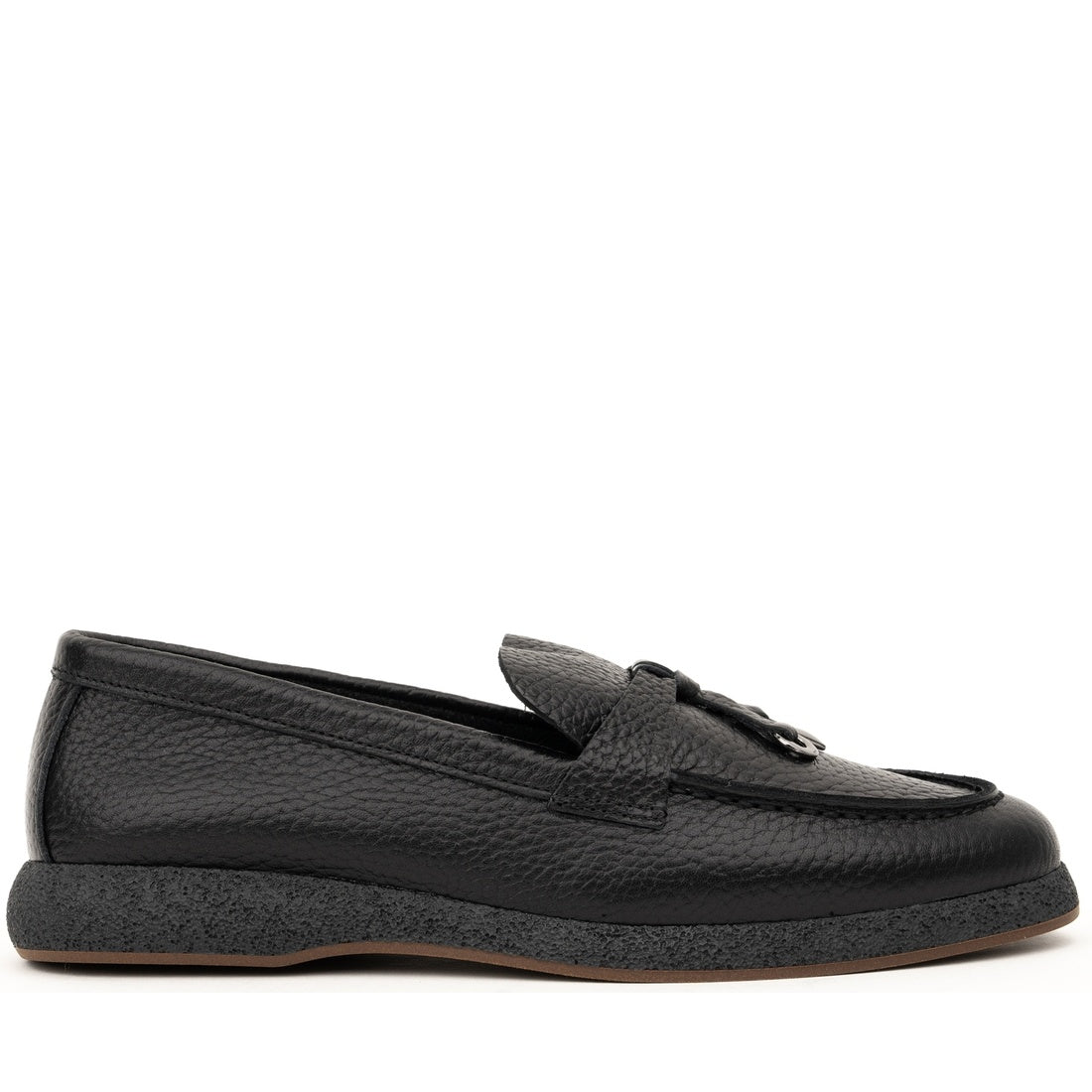black casual closed loafers