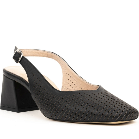 black classic closed pumps