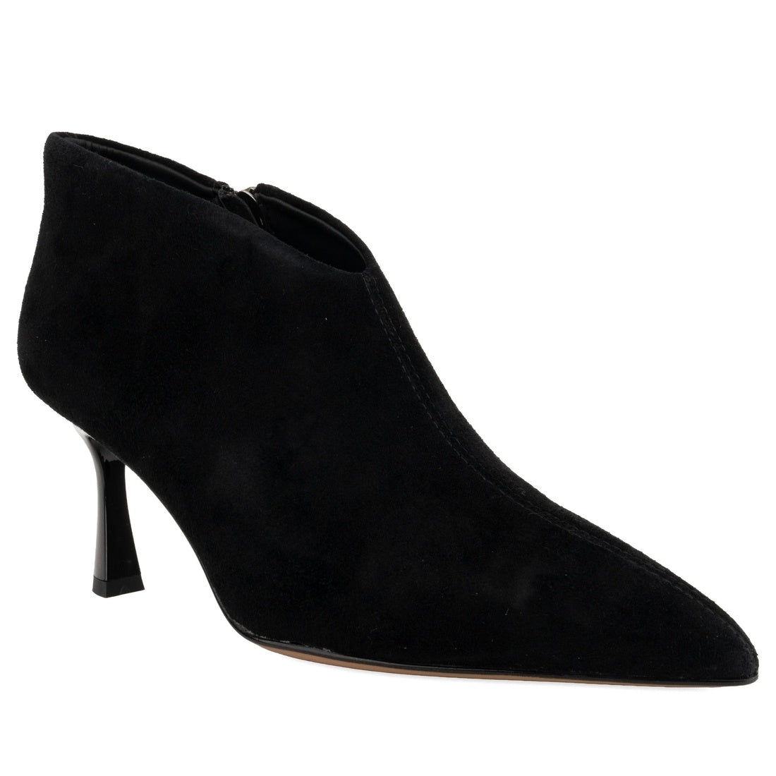 black elegant closed pumps