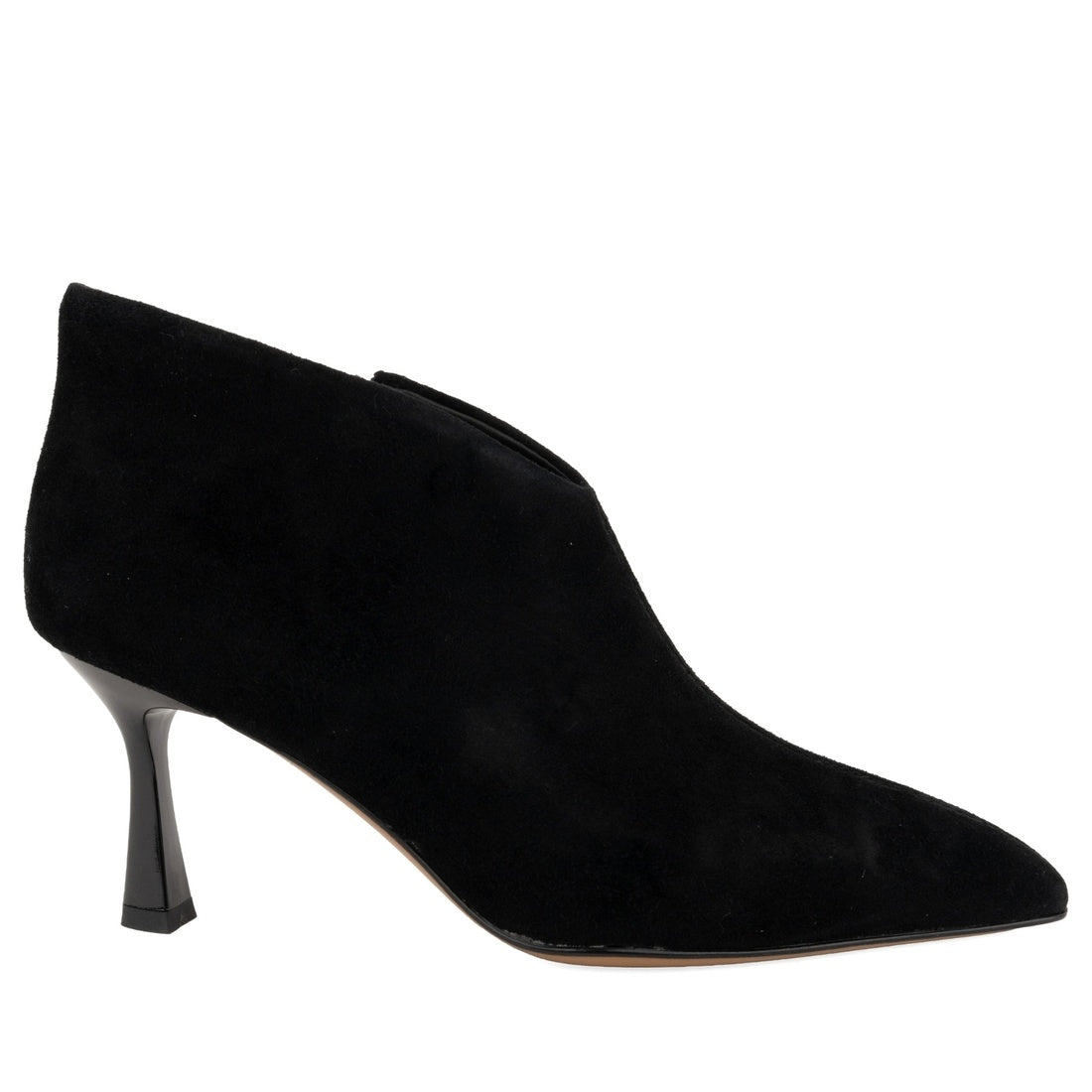 black elegant closed pumps