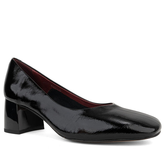 black casual closed pumps