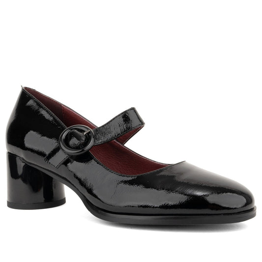 black casual closed pumps