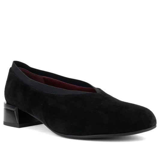 black casual closed pumps