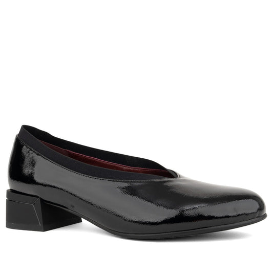black casual closed pumps