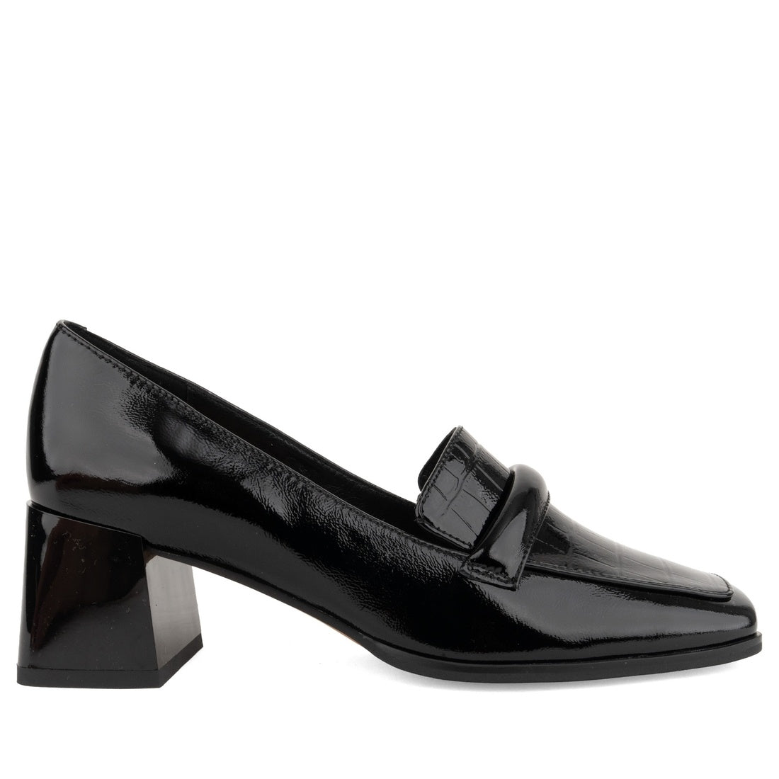 black casual closed pumps