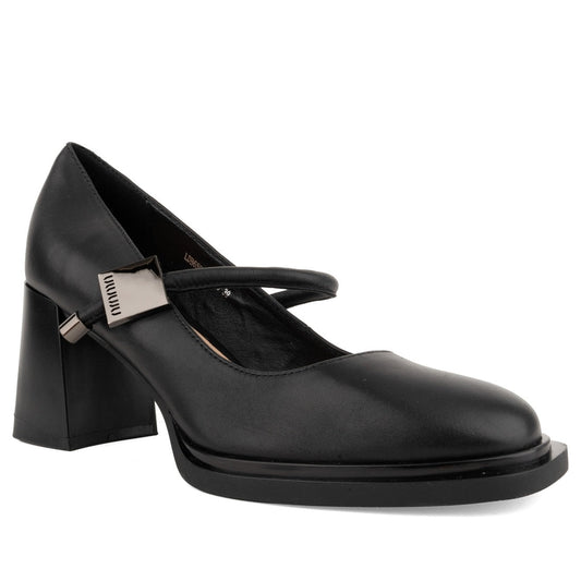 black casual closed pumps
