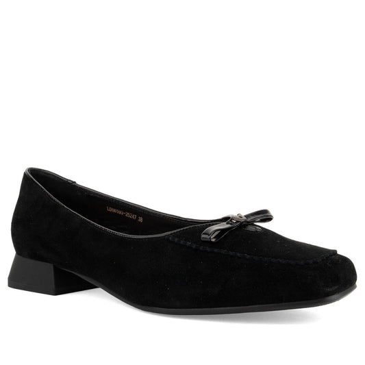 black casual closed pumps