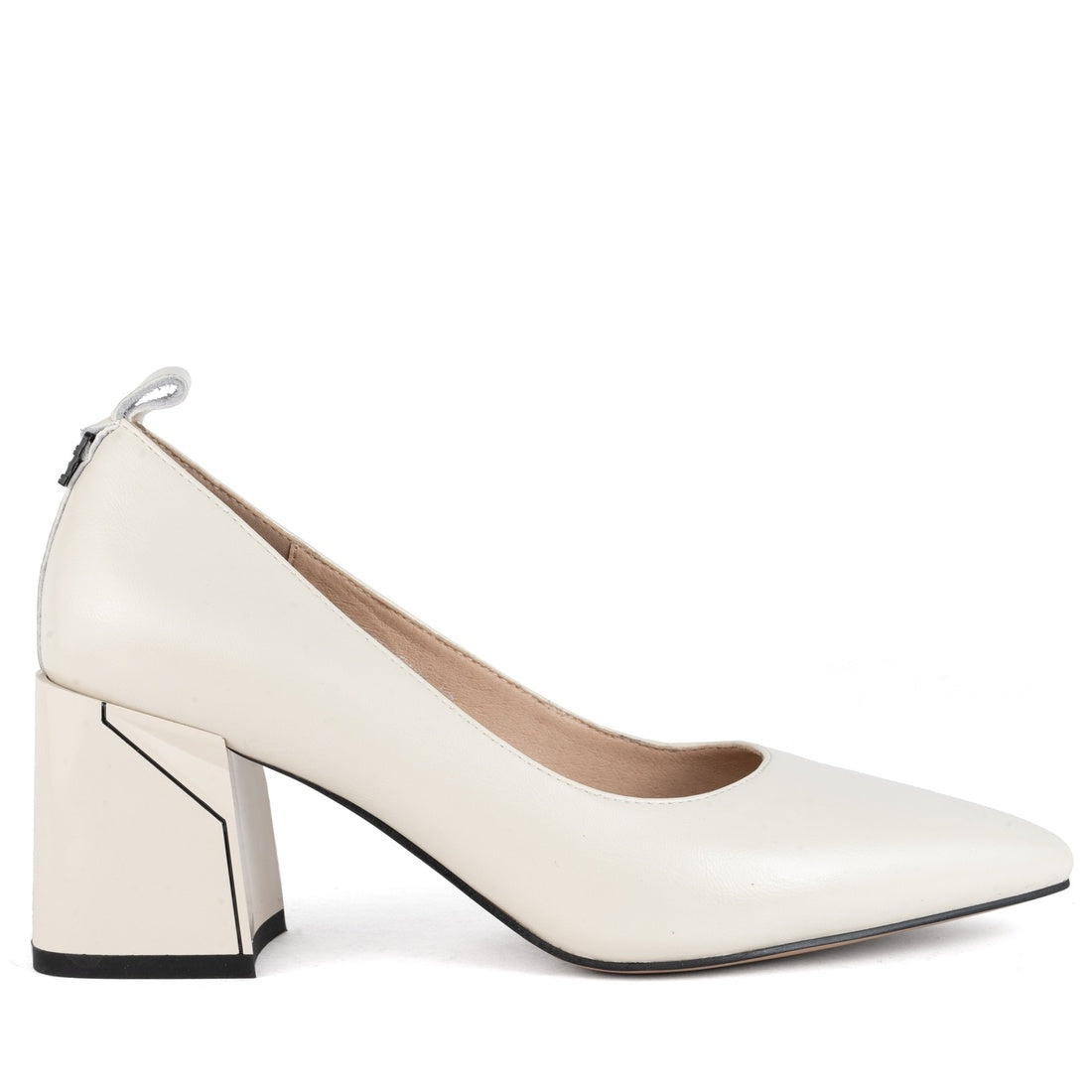 beige elegant closed pumps