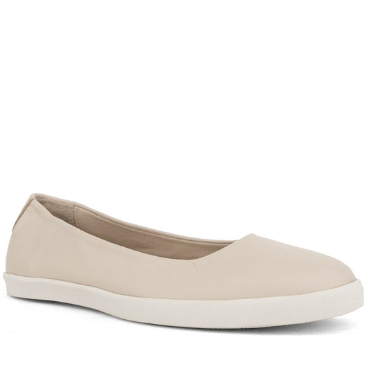 beige casual closed shoes