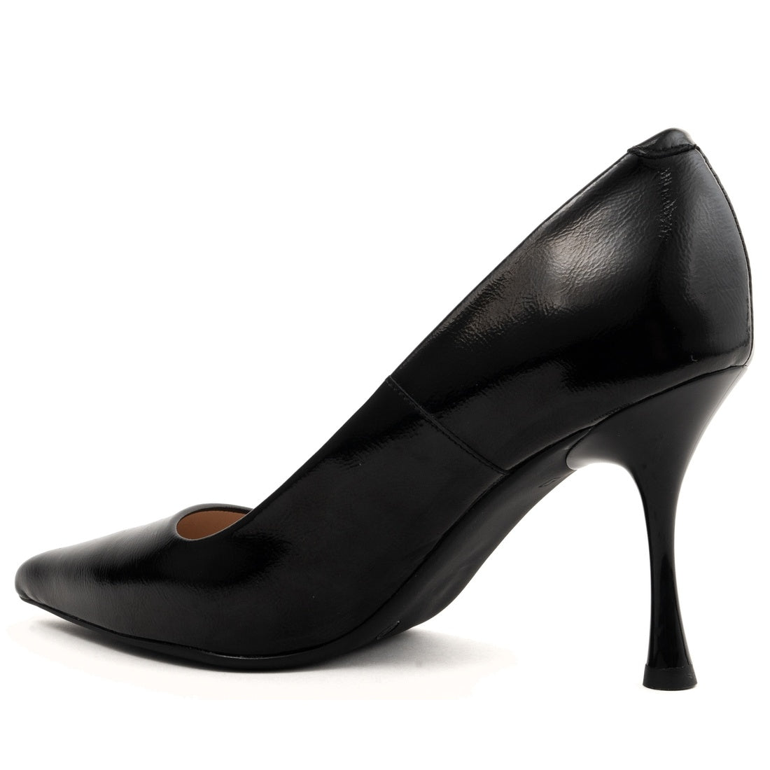 black classic closed pumps