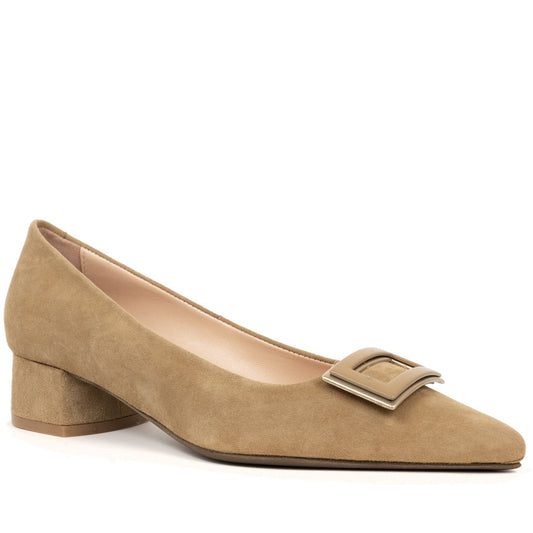 beige classic closed pumps