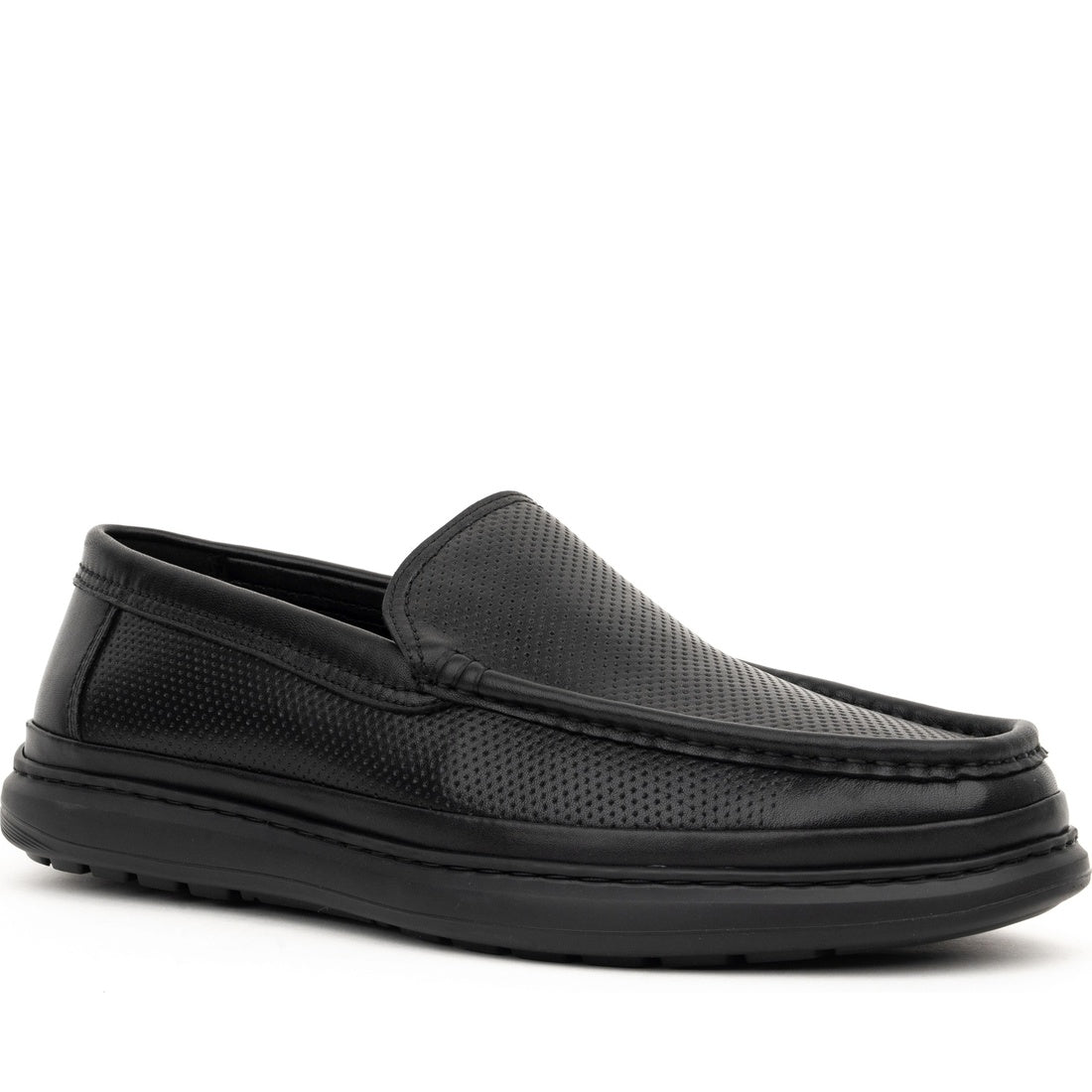 black casual closed mocasins