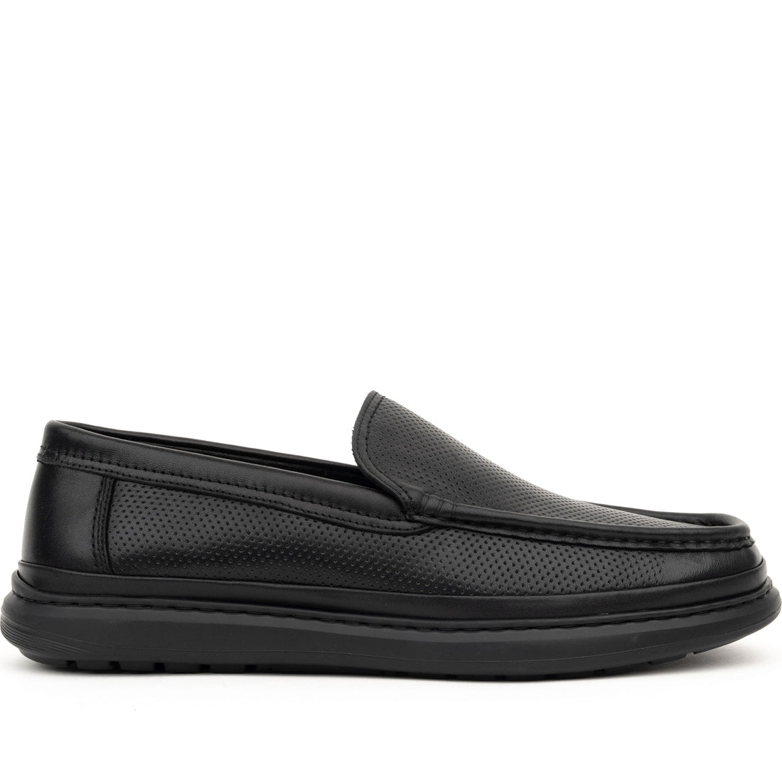 black casual closed mocasins