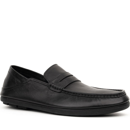 black casual closed mocasins
