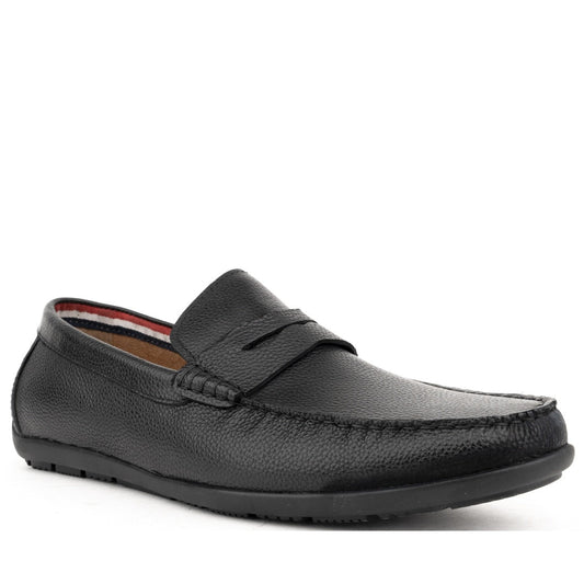 black casual closed mocasins