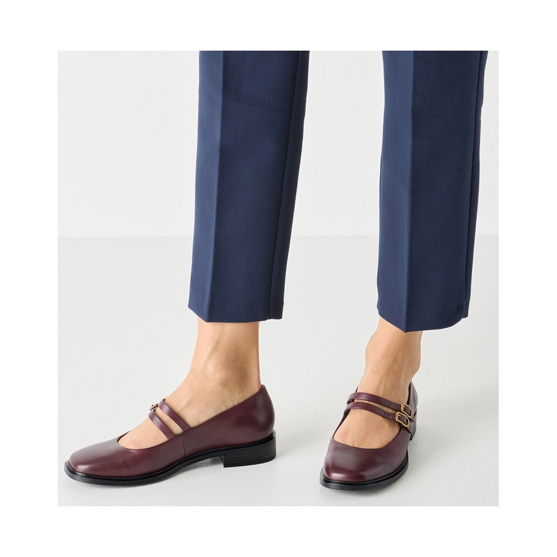 brown casual closed ballerinas