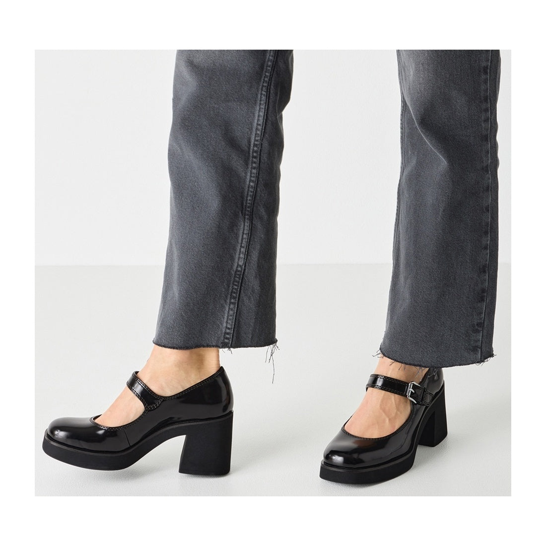 black elegant closed pumps