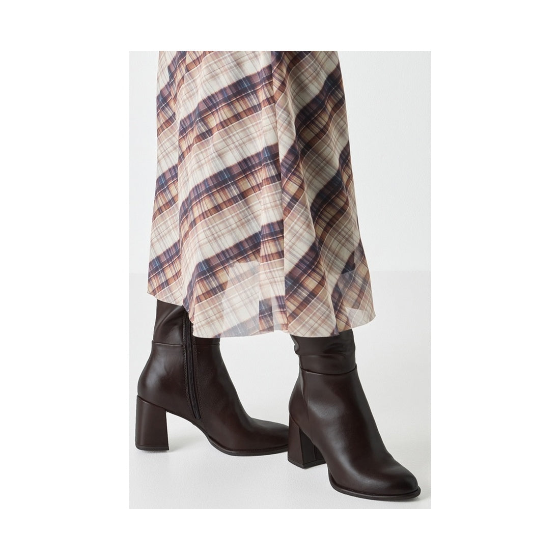 brown casual closed boots