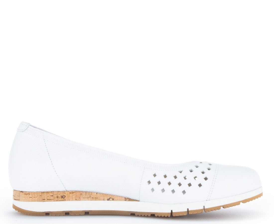 Gabor Womens weiss casual closed shoes | Vilbury London